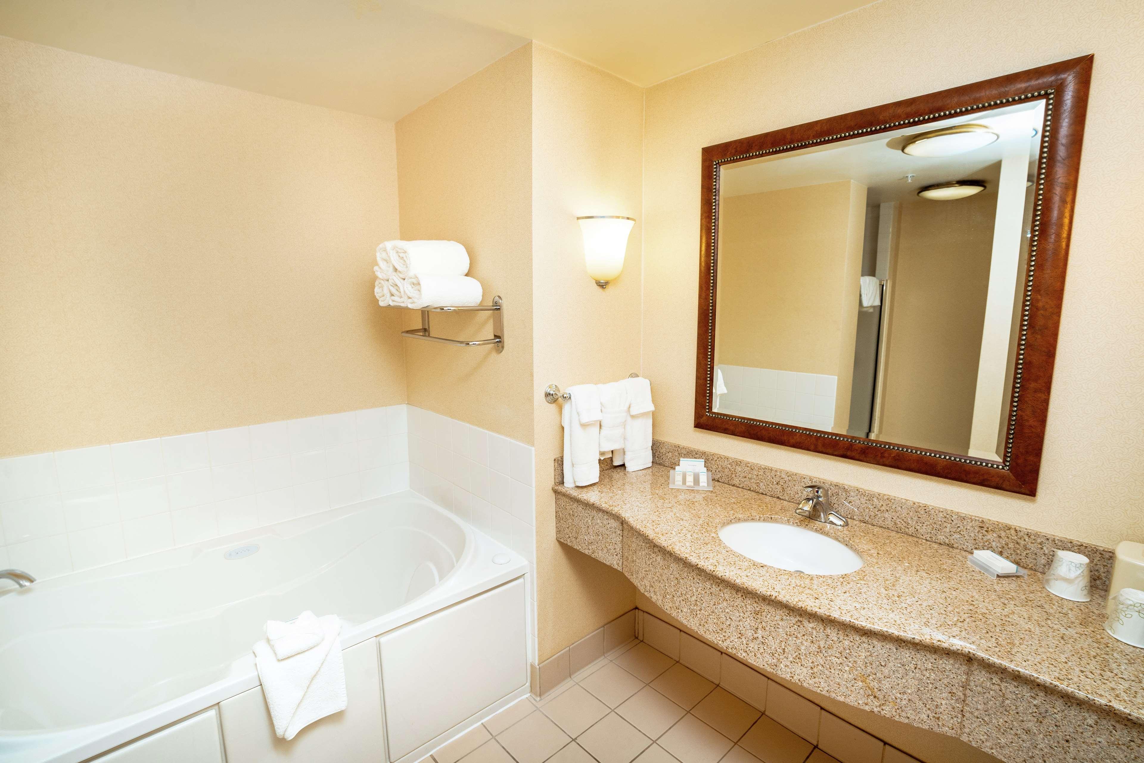 Hilton Garden Inn Ontario Rancho Cucamonga Eksteriør billede